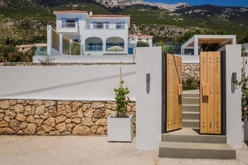 Lourdas White Villa 劳德哈塔 外观 照片